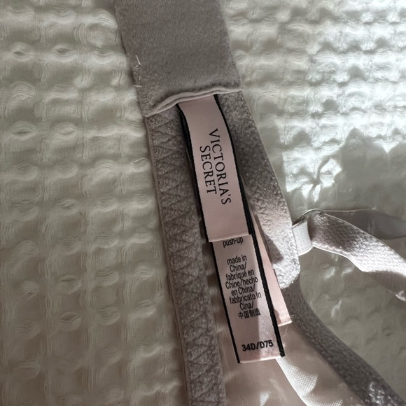 Elegant Lace Trimmed Bra Set - Gray and Cream - Picture 5 of 5